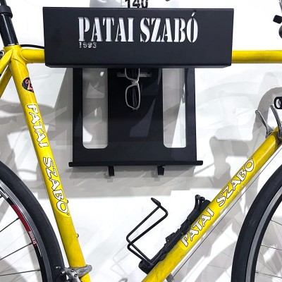 Fali kerékpár és tartozék tartó acél polc és fogas EGYEDI LOGO-VAL (pl. PATAI) MW-002-LOGO_TKPTR